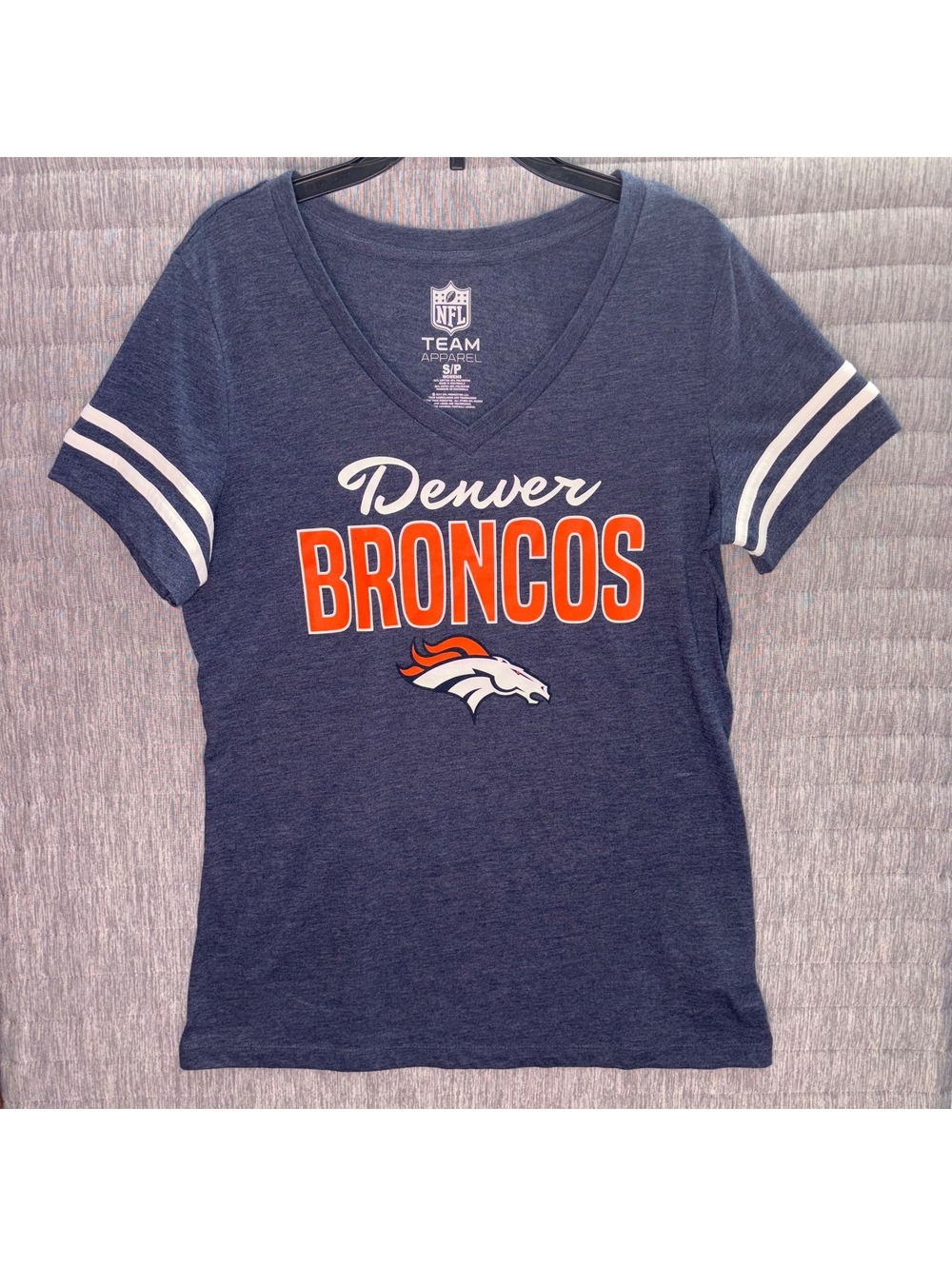 NFL Denver Broncos Women's V-Neck T-Shirt Size Small Heather Blue Sleeve Stripes